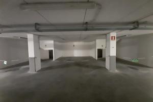 Posti auto sotterranei ampi con mini ripostiglio