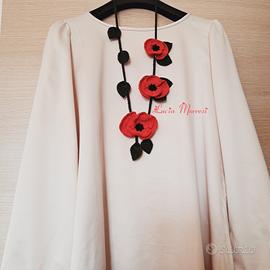 Collana papavero lavorata all'uncinetto 