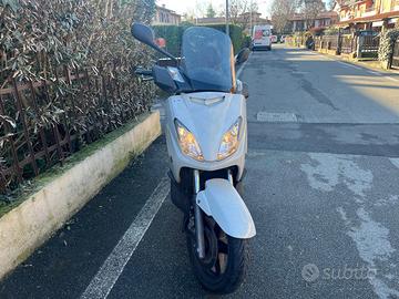 Scooter X-Max 250