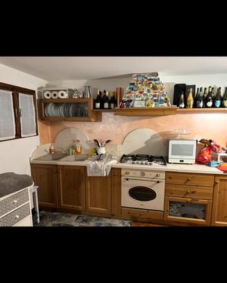 Cucina legno e marmo