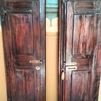 In legno massello, infisso tradizionale sardo