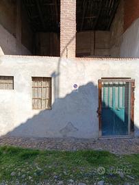 Rustico con terreno adiacente