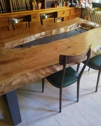 Tavolo artigianale in legno pregiato e metallo