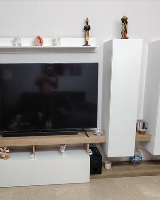 parete e tavolino 100€
