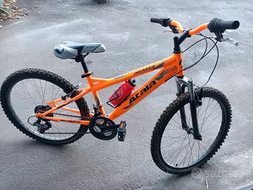 Atala Invader 24 policci 