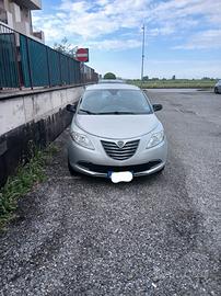 lancia ypsilon 1.2  5 posti