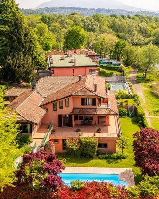Villa di 662 m² con più di 5 locali e box auto a M