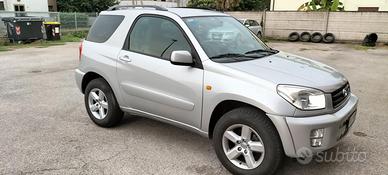 Toyota RAV4  3porte anno 2002:benzina 2.0  4×4