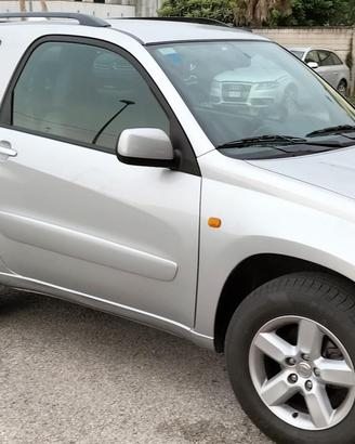Toyota RAV4  3porte anno 2002:benzina 2.0  4×4