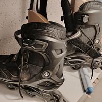 pattini in strada con ruote in fila