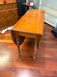 Tavolo in noce fine '800 a bandelle con rotelle