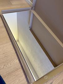 Specchio con striscia led posteriero