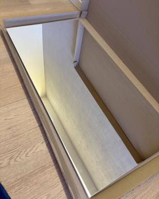 Specchio con striscia led posteriero