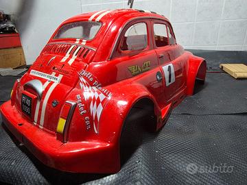 Carrozzeria Fiat 500 Abarth monta su auto 1/8