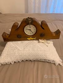 Orologio da tavolo antico in legno