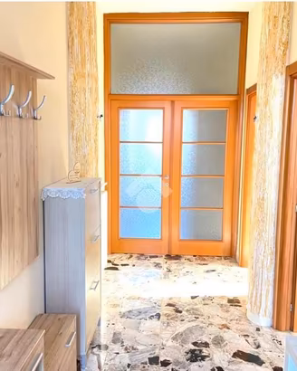 Stock 6 porte interne legno e vetro con telai