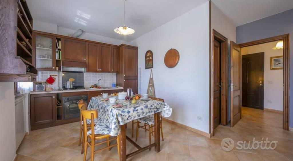 Rustico / Casale di 98 m² con 4 locali e box auto - Altro