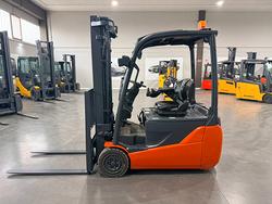 CARRELLO ELEVATORE ELETTRICO TOPYOTA 16 QUINTALI