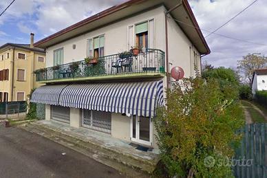 Appartamento negozio a Camponogara (VE)