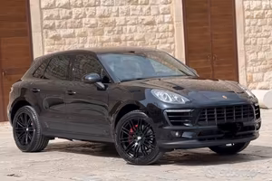 Porsche macan 3.0 V6 con gancio traino elettronico