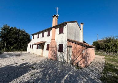 CAVARZERE: 121B: Casa singola con scoperto