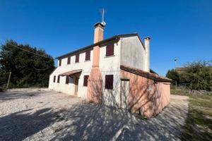 CAVARZERE: 121B: Casa singola con scoperto