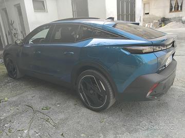 Peugeot 408 GT HYBRID 225 CV