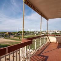TRILOCALE CON BALCONE VISTA MARE