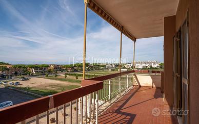 TRILOCALE CON BALCONE VISTA MARE
