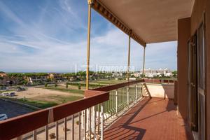 TRILOCALE CON BALCONE VISTA MARE