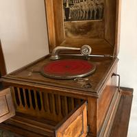 Grammofono a manovella con mobiletto