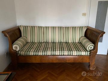 Divano stile biedermeier