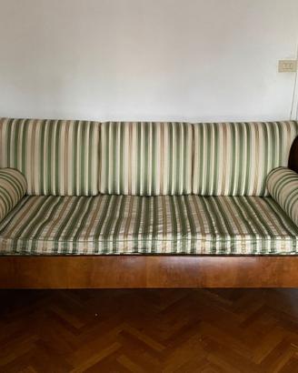Divano stile biedermeier
