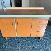 Mobile da cucina con cassetti