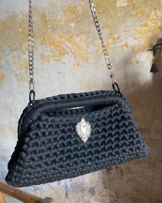 Borsa clutch fatta all'uncinetto