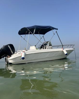 Schizzo 565 con mercury 40 cv EFI e carello