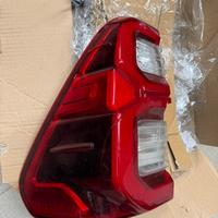 815600K490 Fanale post. SX Toyota Hilux dal 2020