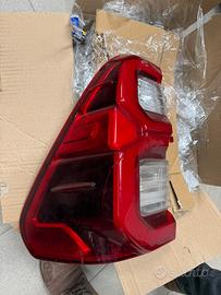 815600K490 Fanale post. SX Toyota Hilux dal 2020