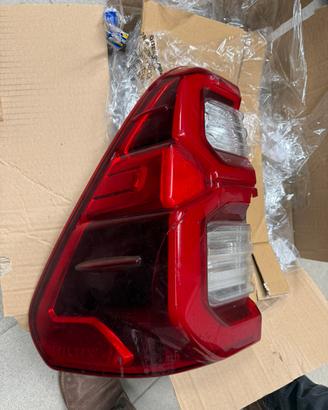 815600K490 Fanale post. SX Toyota Hilux dal 2020