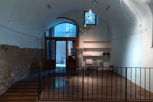 Locale commerciale vicino la sinagoga libero da su