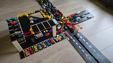 lotto di  60 Macchinine +cartelli Stradali+garage.