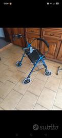 Deambulatore nuovo con freni e seduta