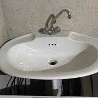 Lavandino con colonna