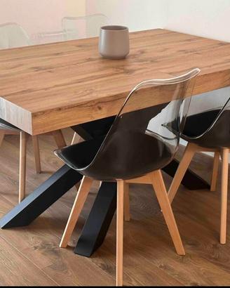 

4 sedie moderne trasparenti – €50
