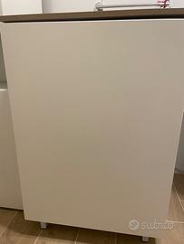 Mobile base per lavatrice/lavastoviglie