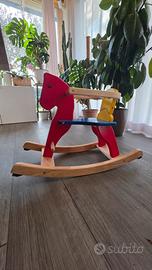 cavallino a dondolo in legno 