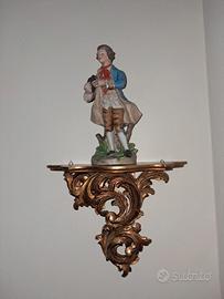 Mensola antica dorata con statuina 