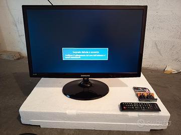 due televisori schermo piatto 