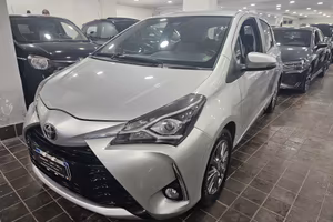 NUOVA TOYOTA YARIS 1.5 BENZ/GPL 110CV LOUNGE 2WD -