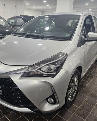 NUOVA TOYOTA YARIS 1.5 BENZ/GPL 110CV LOUNGE 2WD -